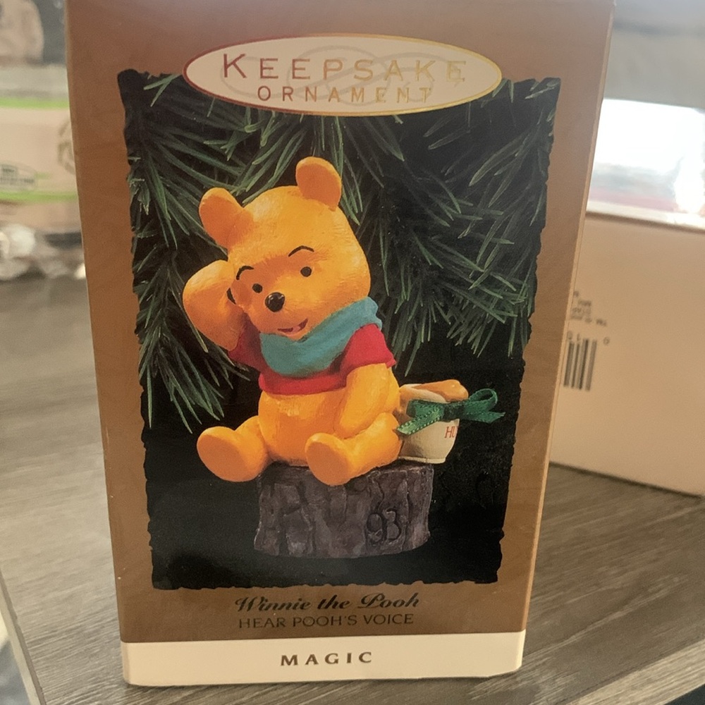 Hallmark Keepsake Ornament Winnie the Pooh
magic series 1993 New - Picture 2 of 5